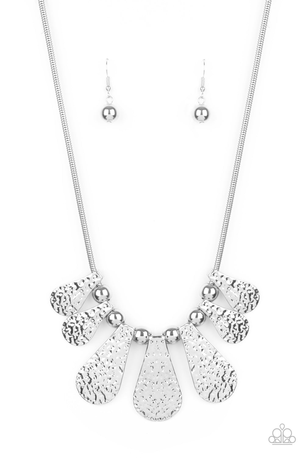 Gallery Goddess - Silver Necklace Paparazzi Accessories